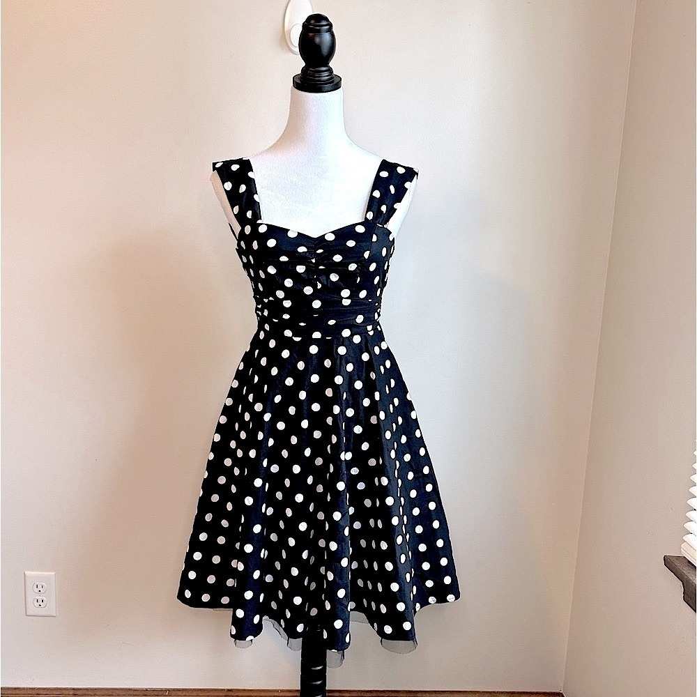 Hot Topic Black with White Polka Dot Swing Dress Size XS  *Like New* 🖤 - Picture 2 of 15